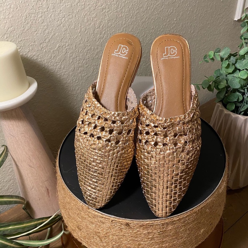 SLIPPERS